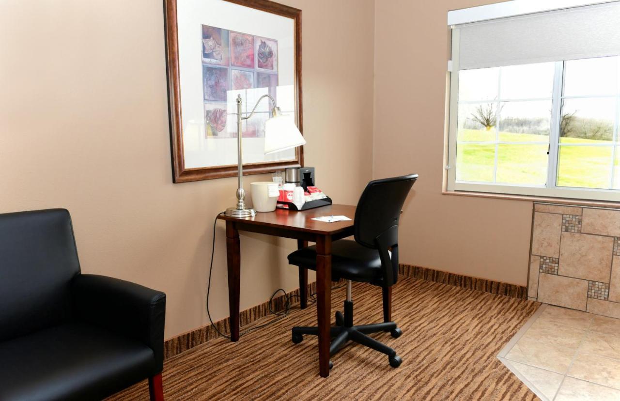 Cobblestone Inn & Suites - Denison | Majestic Hills المظهر الخارجي الصورة
